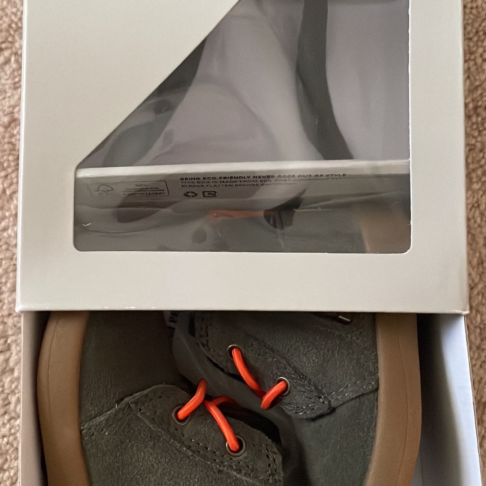 Baby Uggs. Size 2/3. New in box
